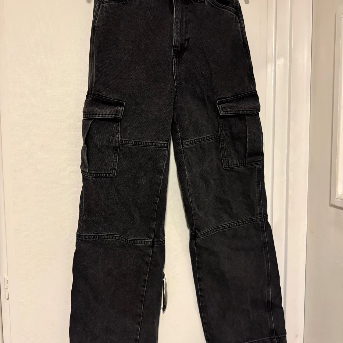 Svarta cargobyxor