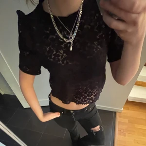 Fest topp - Jätte fin fest topp från Nelly. Den är i storlek xs och är i ny skick. Skriv för fler bilder🥰