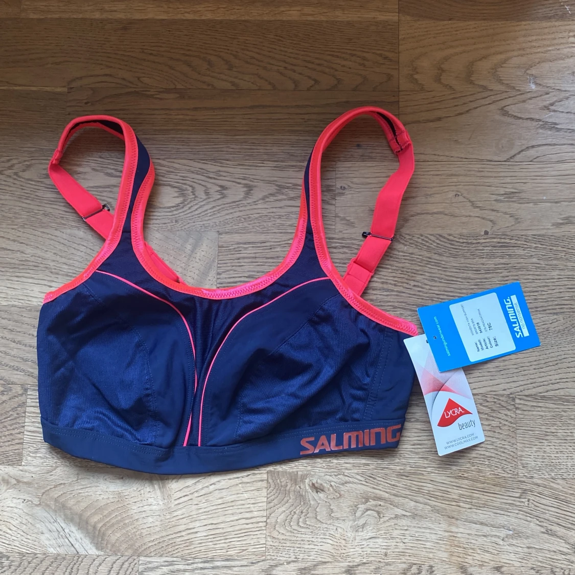 Mörkblå sport-bh från Salming