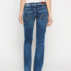 ltb jeans - skit snygga ltb jeans som tyvärr inte kommer till användning längre då jag har många par jeans och försöker rensa garderoben, det är modellen valerie alltså low waist bootcut