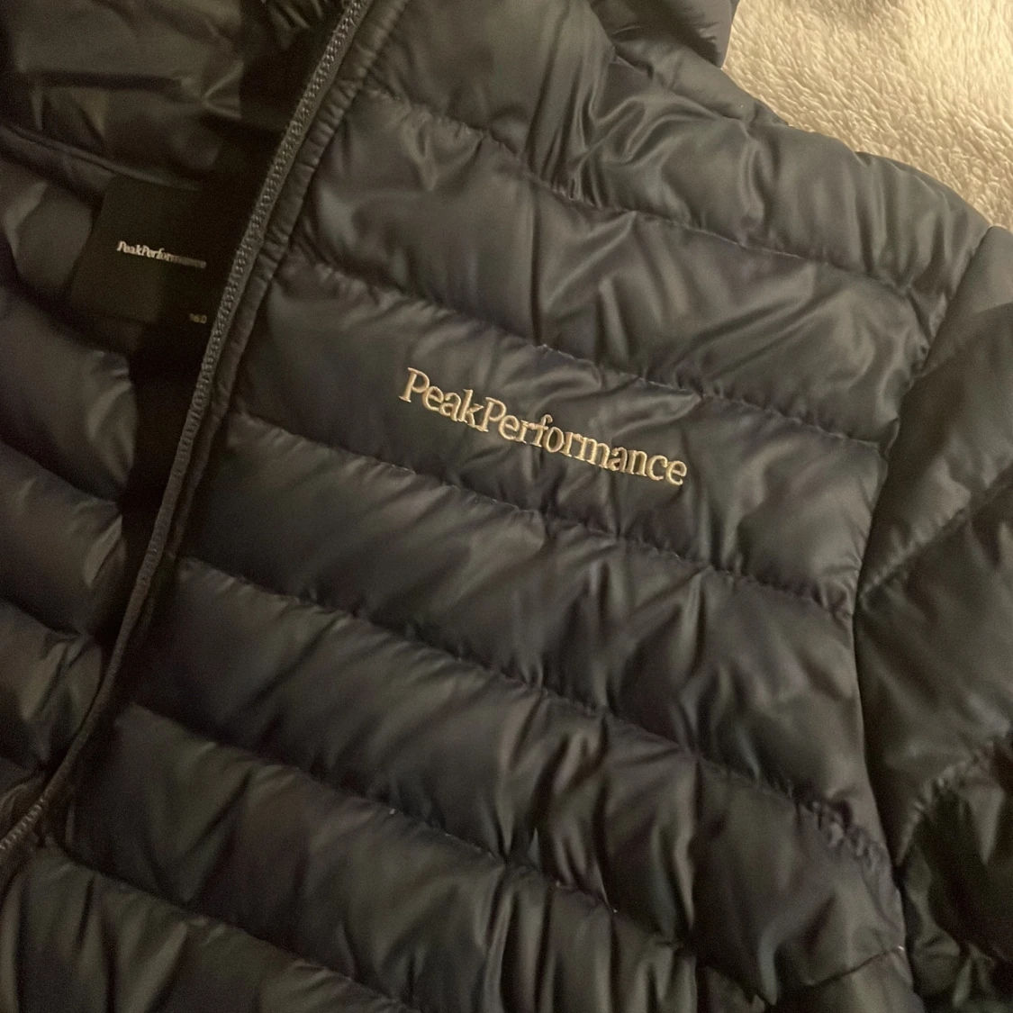Svart dunjacka från Peak Performance - 3
