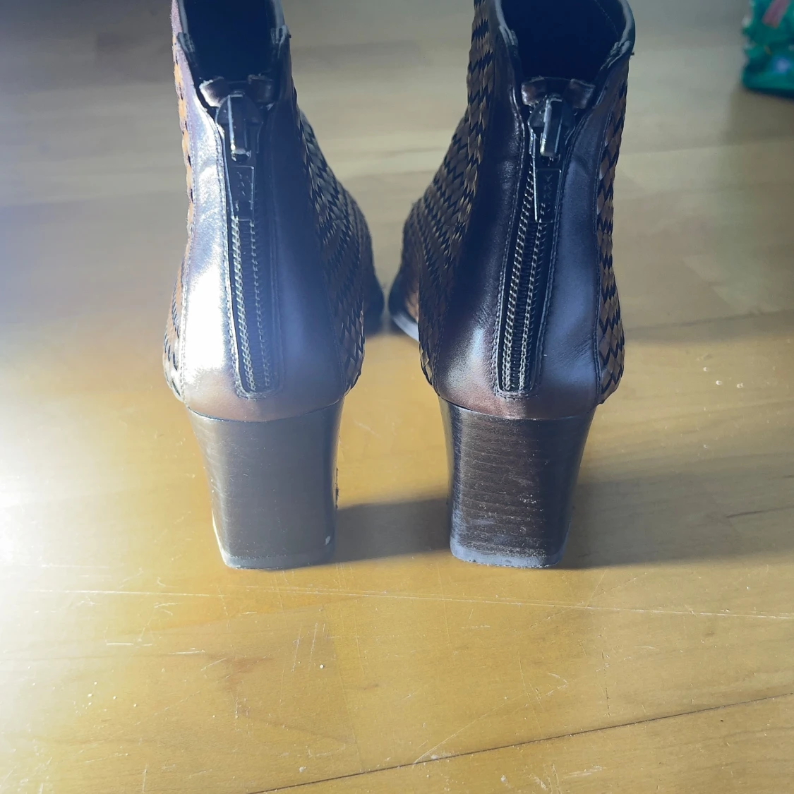 Bruna flätade boots med klack - 2