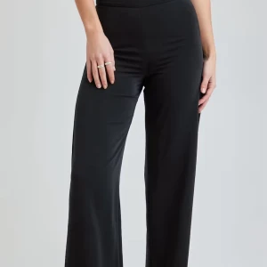  Bikbok kostymbyxor storlek 36  -  Superfina kostymbyxor som jag älskar men 36 orna passade inte mig. har endast använt dem en gång då den satt för tajt💘