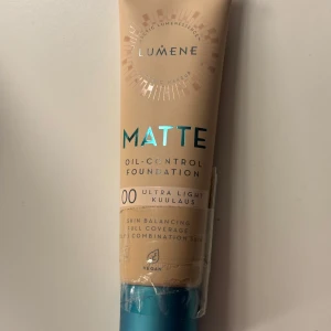 Lumene Matte Oil-Control Foundation - Lumene Matte Oil-Control Foundation i nyansen 00 Ultra Light Kuulaus. Den är vegansk och erbjuder full täckning samtidigt som den balanserar huden. OÖPPNAD