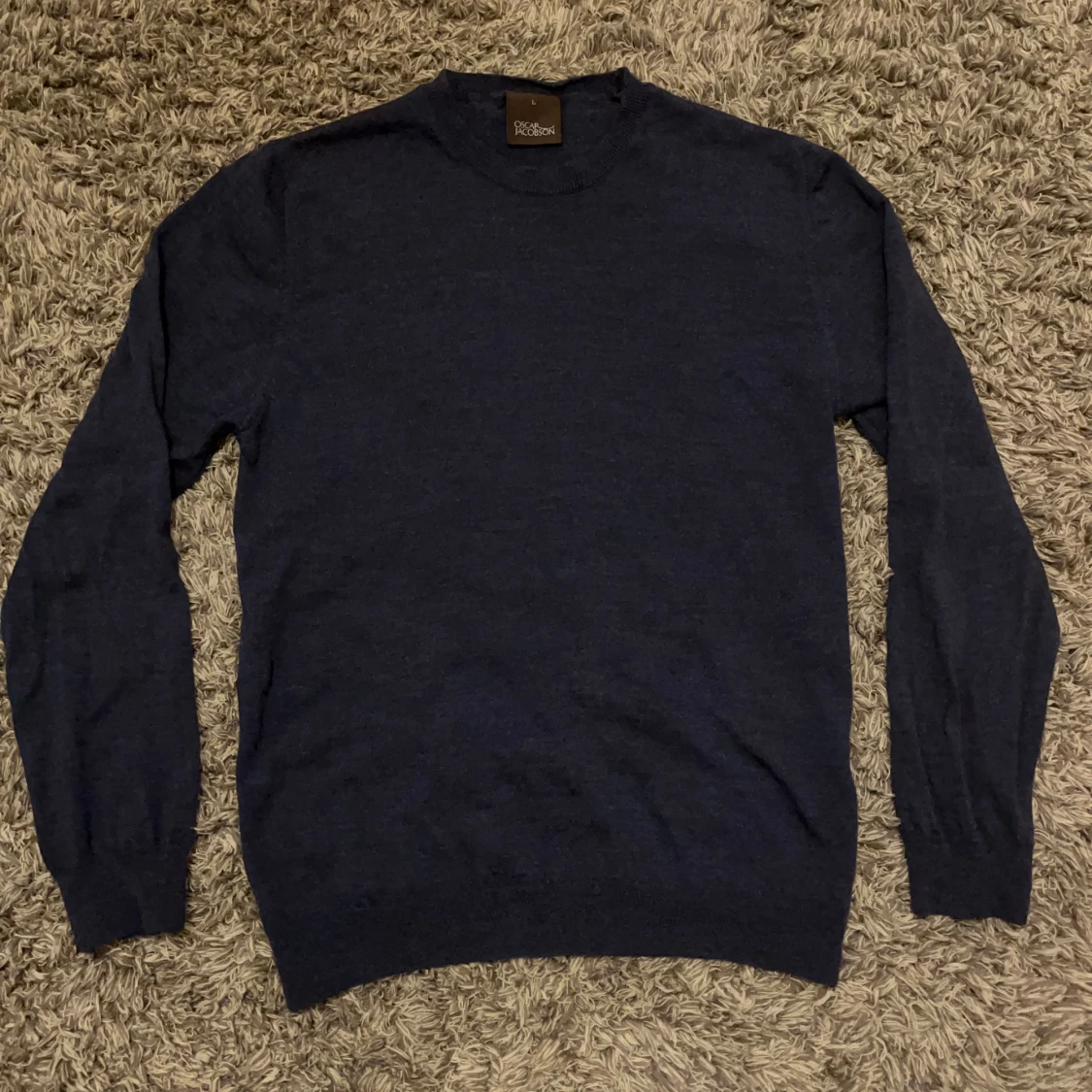 Mörkblå merinoull tröja från Oscar Jacobson - 1