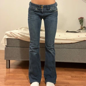Diesel Jeans  - Midjemått: 36cm, innerbenslängd: 81cm 🩷