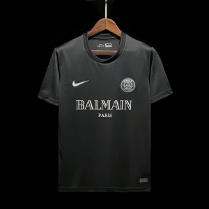 Svart och vit fotbollströja från Nike x Balmain - Psg X Balmain.  Finns endast i storlek S kvar