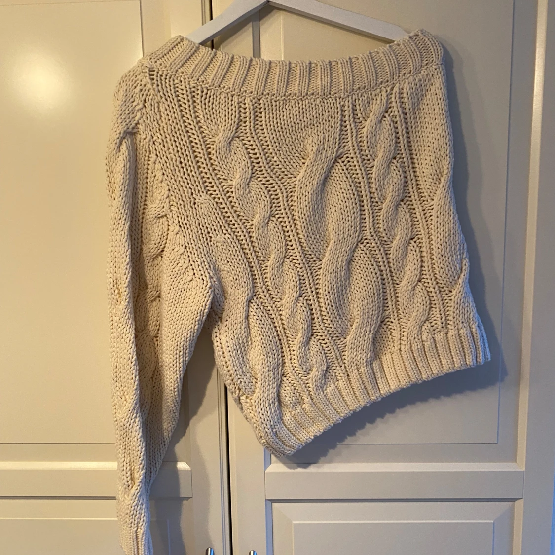 Beige stickad tröja - 90