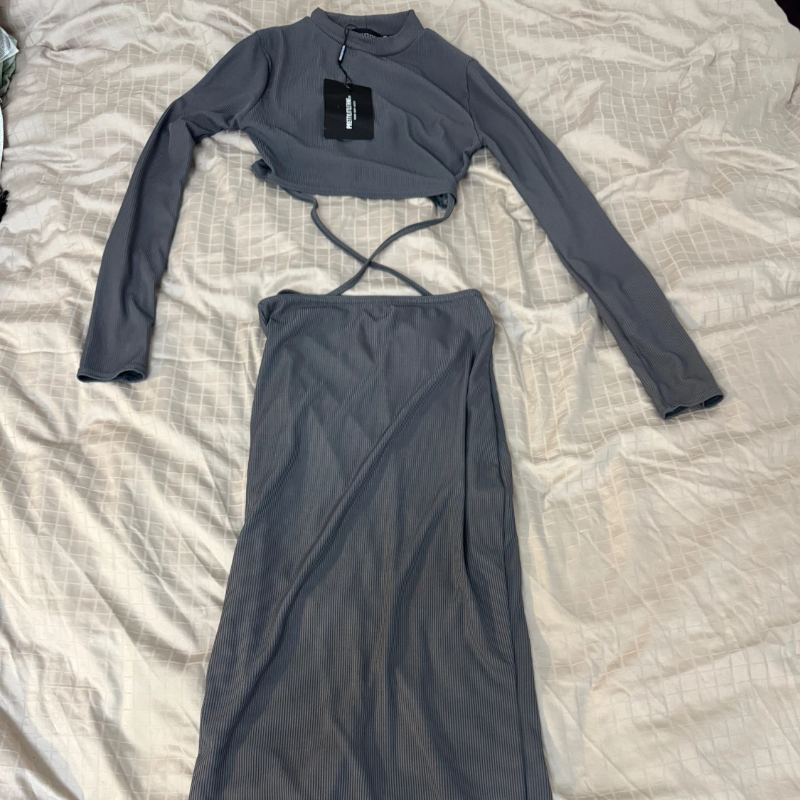 Grå croppad klänning med omlott