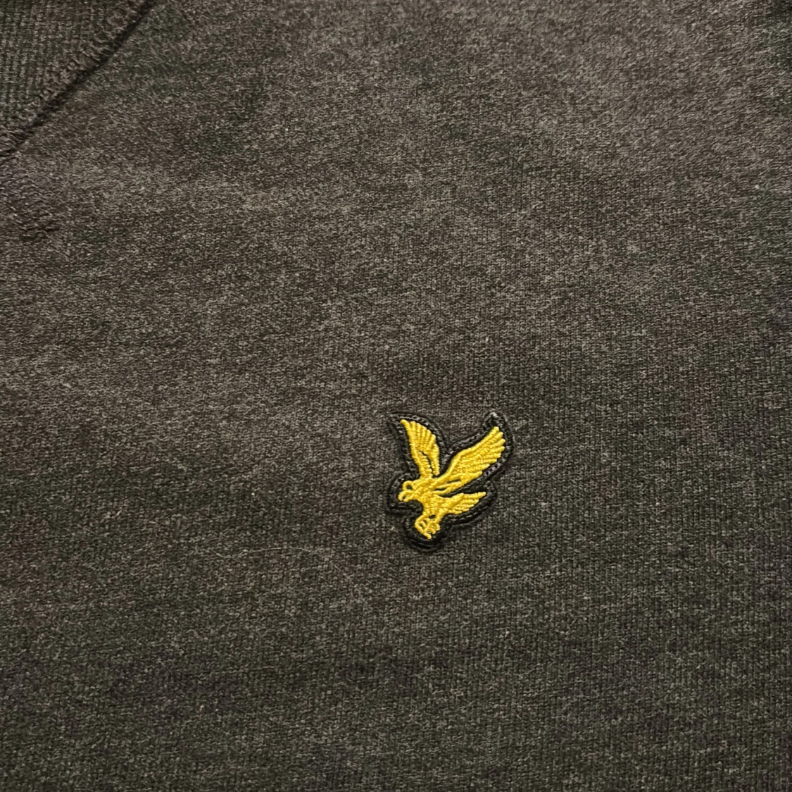 Mörkgrå tröja från Lyle & Scott - 92