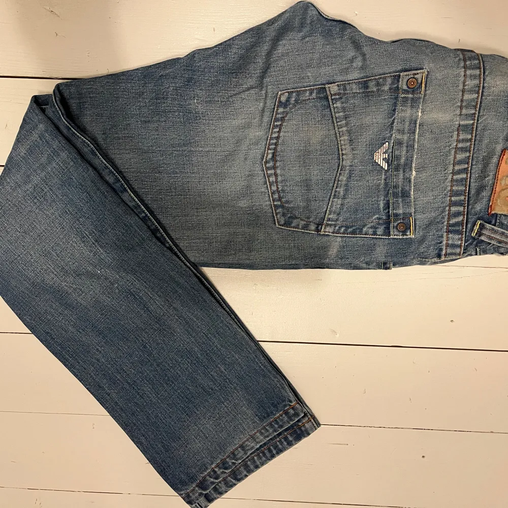 Asfeta slim fit jeans från armani, storlek 31 Tveka inte att ställa frågor!. Jeans & Byxor.