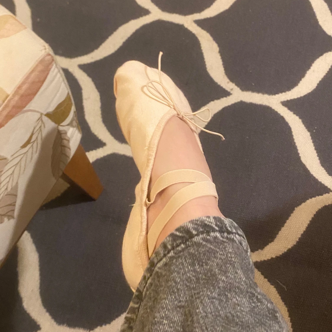 Beige balettskor med resårband