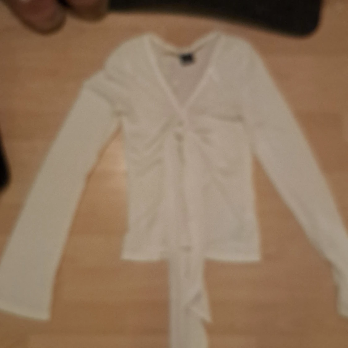 Vit långärmad topp från Gina Tricot - 91