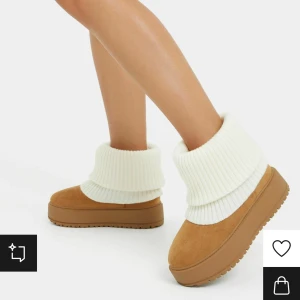 Vinterskor från Bershka  - Intressekoll på mina uggs liknande skor med ”inbyggda” benvärmare. Endast använda 1 gång!🫶🏻
