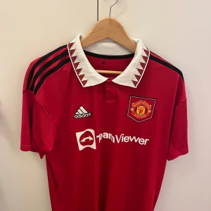 Manchester United tröja 22/23 - Säljer för att det inte används längre. Väldigt bra skick
