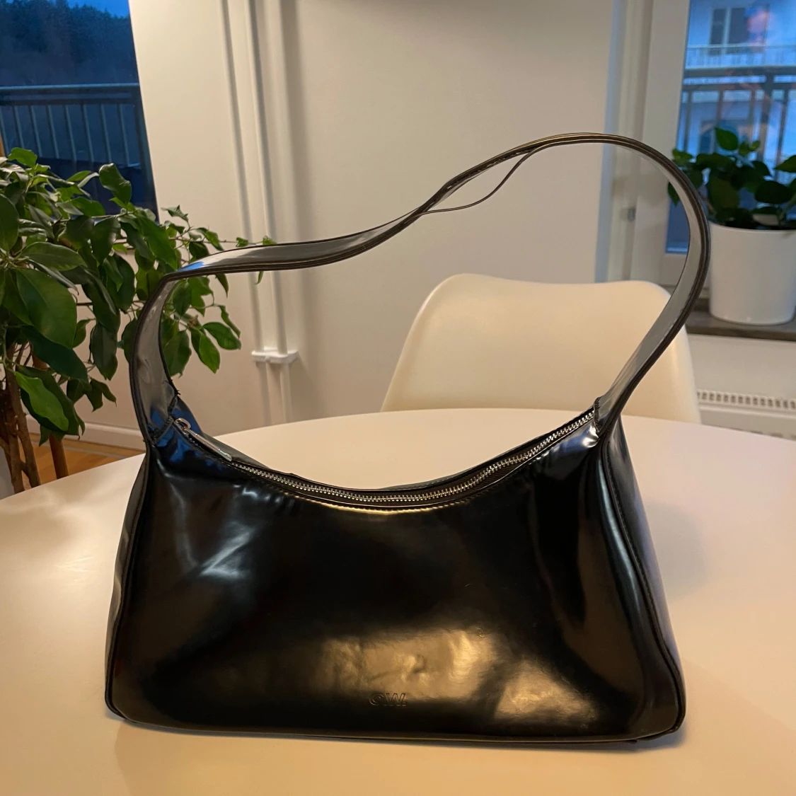 Svart axelväska i syntetmaterial Carin Wester - 90