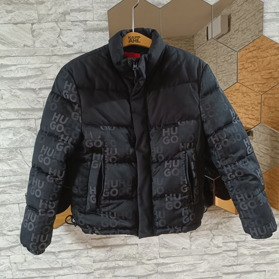 Svart pufferjacka från Hugo - 90