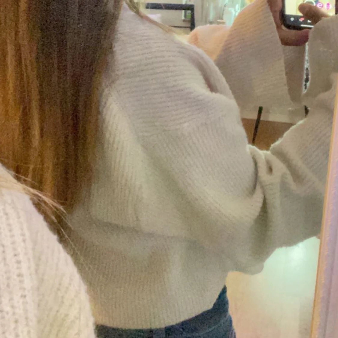 Vit stickad kofta med knappar