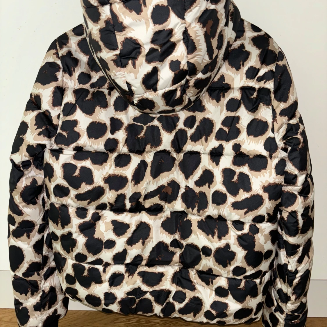 Leopardmönstrad pufferjacka från Pieces - 90