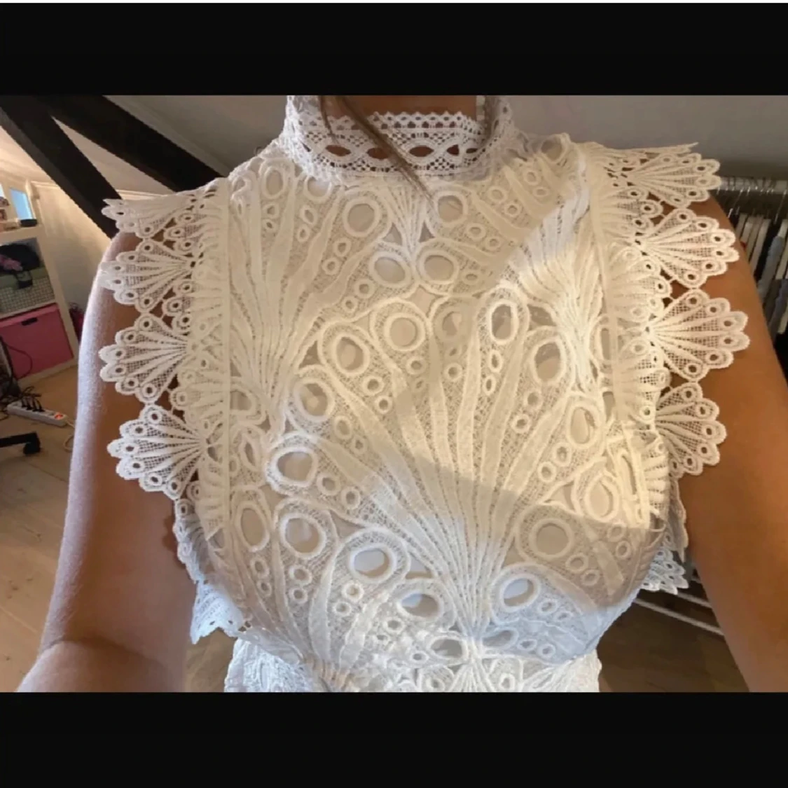 Vit spetsklänning - 92