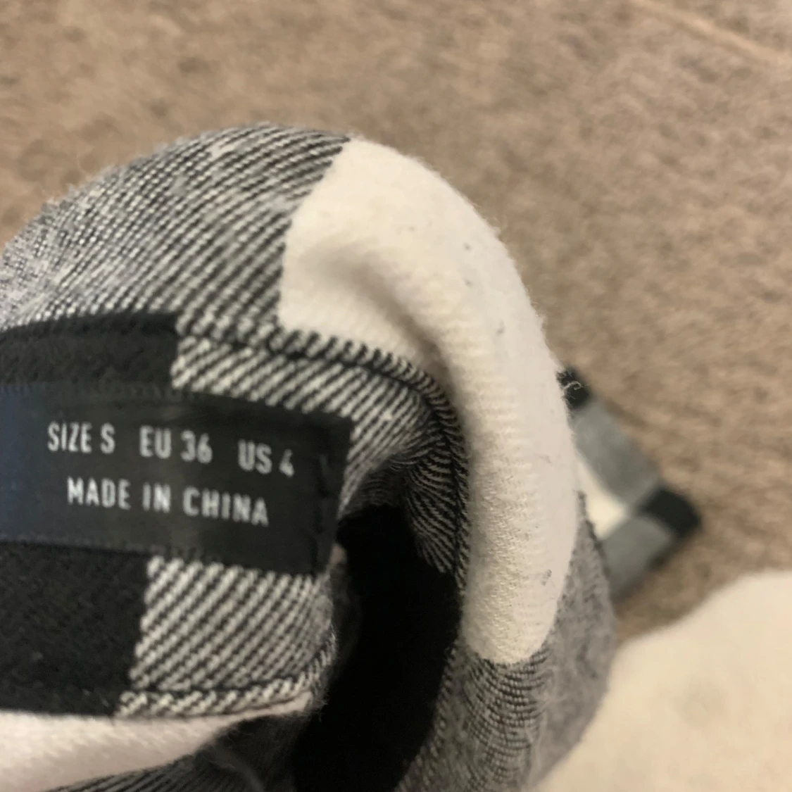 Svartvit rutig skjorta - 92