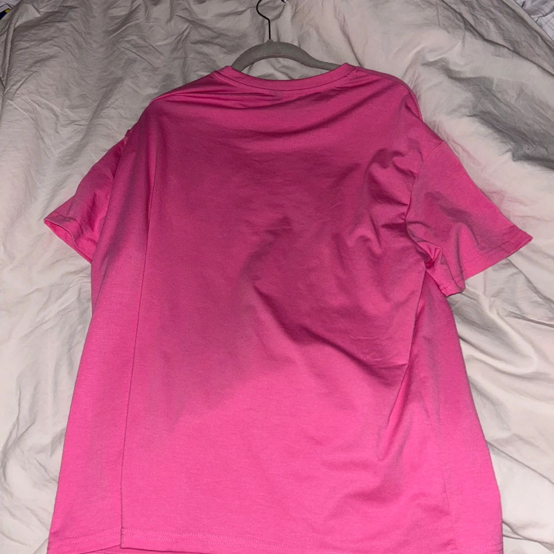 Rosa t-shirt med biltryck - 90