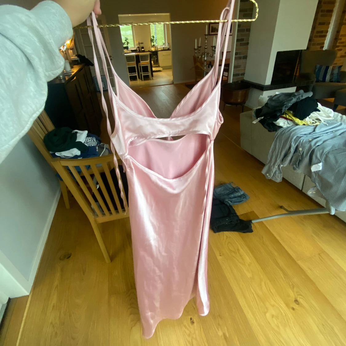 Rosa satinklänning - 90