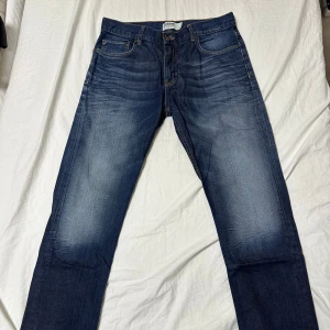 Blåa jeans - Säljer dessa blåa jeans från märker Dobber i storlek 30/32. Tyvärr passar de inte mig längre.