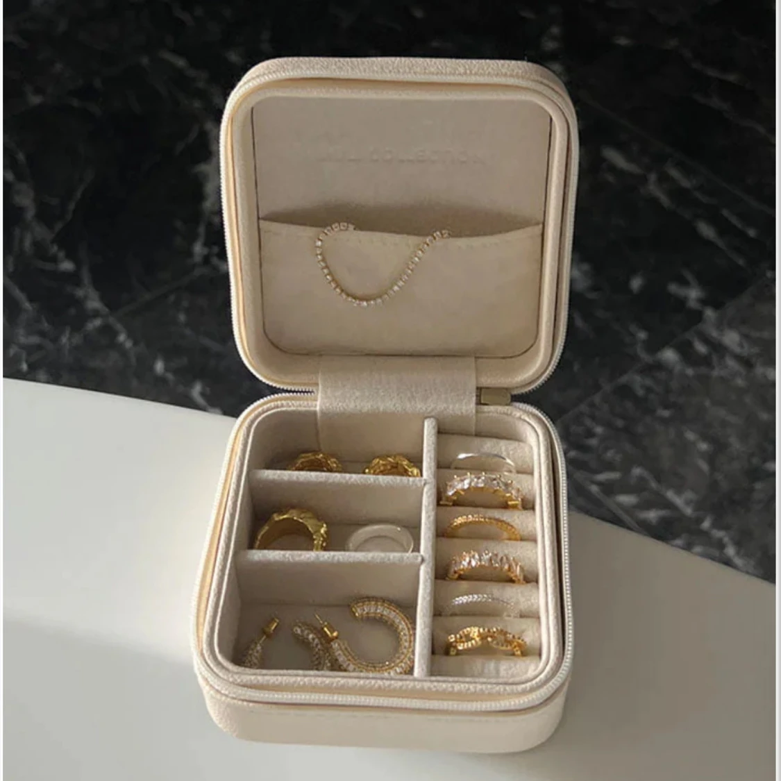 Beige smyckeskrin från Multi Collection