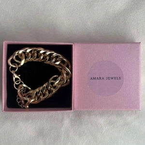 Guldarmband  - Snyggt och elegant guldarmband som har klassisk kedjedesign som passar perfekt till både vardag och fest💞