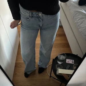 Jeans  - Super fina jeans från mango som endast är använda en gång. Storlek 36