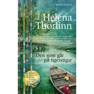 Det har blivit dags för Sofia och Janne att återvända till Dhaka efter semestern i Sverige. Ett terrorattentat har under sommaren inträffat på ett av de ställen familjen brukar besöka och de kommer tillbaka till en förändrad och chockad stad.Sofia hoppas ändå att hennes arbete för jämställdhet och mänskliga rättigheter ska få fart, och lämnar lättad barnen och vardagen till en allt mer uttråkad Janne. Inte förrän hon blir fast med en amerikansk kollega, Collin, i det tigertäta träsket Sunderbans inser hon att är i fara både politiskt och privat.Mina har flyttat hem till byn och fått en baby, och i hennes rum på Janne och Sofias garagetak flyttar dansarna Dipita och Pinky in. Deras nattliga uppdrag på den närliggande militärförläggningen undgår helt svenskarna. När en container med tortyrutrustning dyker upp på fel plats är det dock Pinky som vet vilka val Sofia måste göra.Precis som den framgångsrika debutromanen Innan floden tar oss är Helena Thorfinns uppföljare Den som går på tigerstigar en tät väv där privatmoral och globala åtaganden inte alltid går hand i hand.    Format Pocket   Omfång 439 sidor   Språk Svenska   Förlag Norstedts   Utgivningsdatum 2018-04-11   ISBN 9789113082929  