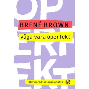 Jobba smartare, bli snyggare, leva bättre och mer hälsosamt. Många av oss tror att det är vägentill ett lyckligare liv.Brené Brown, som forskat om sårbarhet och skam, sägertvärtom: Var som du är. Var glad för det som blir bättre,men acceptera dina fel och brister. Strunta i vad andra tycker. Våga vara operfekt! Du är värdefull i alla fall.Våga vara operfekt (The Gifts of Imperfection) har hunnitfylla tio år. Den har fått stor betydelse för många människor,och även för Brené Brown själv som ofta har återkommittill den i sina senare böcker. Nu kommer den i en jubileumsutgåva med ett helt nytt förord där författaren ser tillbakapå hur hennes liv har förändrats sedan hon började övasig i att leva mer helhjärtat. Boken har också fått ett nyttpersonanpassat index som kan hjälpa läsaren att hitta ochkartlägga de mönster som bidrar till mening och förståelse.Precis som i sina övriga böcker väver Brown här ihopsin egen forskning på området med vardagliga och oftahumoristiska berättelser från sitt eget och andras liv. Ochhon visar hur bland annat äkthet, lek, samhörighet ochtillit kan hjälpa dig på vägen. BRENÉ BROWN är socionomen, forskaren och författaren som fått miljontals människor att fundera över möjligheten att få ett lyckligare liv genom att våga vara sårbara och modiga. Hennes föredrag om sårbarhet vid TEDx-konferensen har visats närmare 30 miljoner gånger! Libris har även gett ut Mod att vara sårbar, Resa sig stark, Trotsa vildmarken och Mod att leda.    Format Danskt band   Omfång 211 sidor   Språk Svenska   Förlag Libris förlag   Utgivningsdatum 2023-01-24   Medverkande Maria Mannberg   Medverkande Maria Store   ISBN 9789189704145  