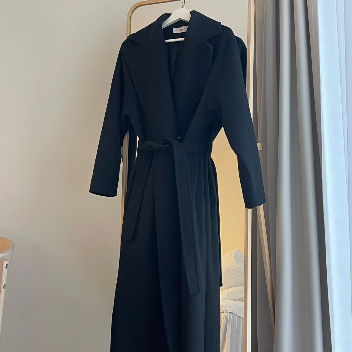 Svart kappa med bälte - 90