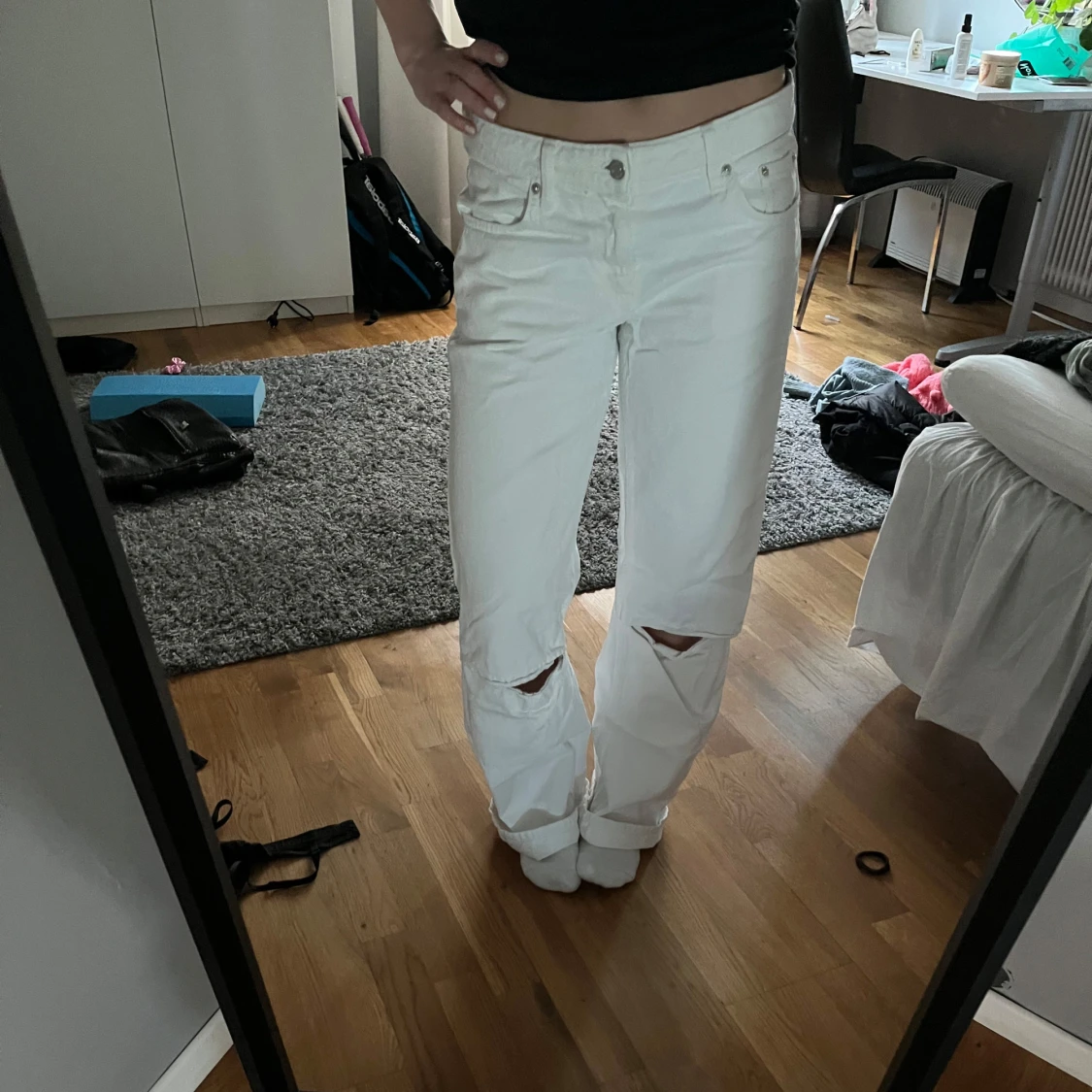 Vita jeans med slitningar - 90