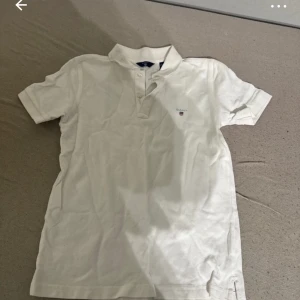 Gant piké  - Använd en gång 134/ 9år 