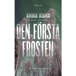 »Lysande knivskarpt om Allis, en ung bilmekaniker i Kiruna.« Lotta Olsson, DN, väljer årets bästa deckare »När man väl låtit sig fångas av Anna Kurus berättelse kan man inte sluta läsa. Hon drar obönhörligt läsaren med sig in i denna förtrollade fjällvärld som har en så stark dragningskraft.« Ölandsbladet »Kurus psykologiska thriller förtjänar tveklöst en plats på den nationella scenen.« Västerbottenskuriren Allis kan inte glömma det flämtande ljudet av hur hans lungor töms på luft. Så fort hon blundar på kvällen ser hon hans kropp, inklämd under bilens rostiga underrede på verkstaden i Kiruna. Hon hör det ödesdigra ljudet från domkraften innan allt faller: Det förvridna ansiktet. Blodet som droppar när ambulanspersonalen bär ut honom. I ett försök att komma undan det plågsamma minnet tar Allis sin tillflykt till en ensligt belägen stuga i de norrländska fjällen, där hon ser fram emot att få vara ensam och återhämta sig. Men det finns en annan stuga i trakten. Där bor Jonas, som försöker läka såren efter sitt spruckna förhållande. Och samtidigt har en man vid namn Raumo lämnat Helsingfors för att fjällvandra i Sverige. När dessa tre livsöden stegvis vävs ihop och fjällsommaren går mot sitt slut befinner sig Allis i en långt farligare situation än hon någonsin kunnat föreställa sig. ANNA KURU är en svensk deckarförfattare, född och bosatt i Kiruna. Norrskensnatten är andra boken i hennes uppmärksammade Kiruna-trilogi, efter den hyllade debuten Den första frosten.»En klart lysande, fantastiskt bra debut«. I min bokhylla »Omöjlig att lägga ifrån sig. Allis är mångbottnad och motsägelsefull, vilket väcker min nyfikenhet.« Jag skriver om »Den första frosten är en bok som man inte släpper taget om förrän den är färdigläst«. Eva Ulleruds skrivarlya     Format Pocket   Omfång 244 sidor   Språk Svenska   Förlag Modernista   Utgivningsdatum 2021-10-20   ISBN 9789180230711  