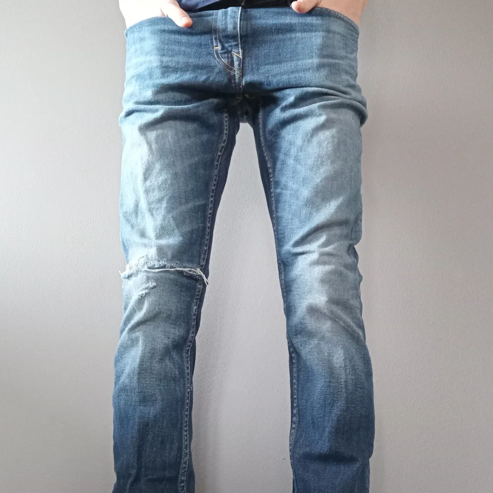 Säljer dessa feta Tiger of sweden jeansen med passform slim fit och storlek 30/32 för endast 299🤩 Skriv ifall du har någon fråga alls eller vill ha fler bilder👍. Farkut & Housut.