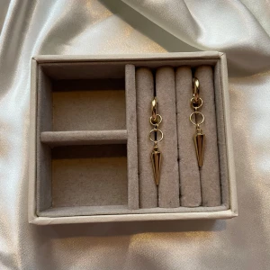 Tove earrings  - 45kr per par, gjorda i rostfritt stål vilket innebär att metallen inte färgar av sig eller tappar färg💐