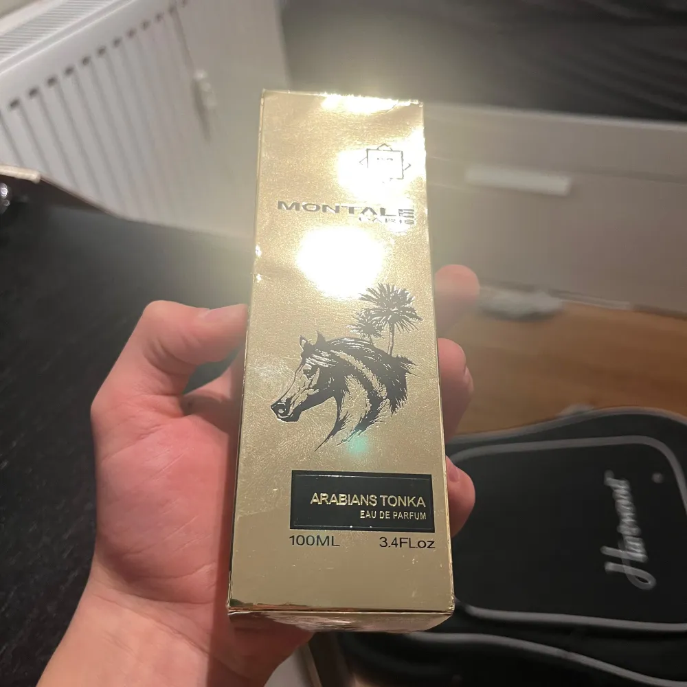 BYTEN AV INTRESSE! Säljer en lyxig Montale Arabians Tonka Eau de Parfum, 100 ml. En doftbomb som bara kräver ett sprut för att fylla ett rum. Orientalisk och söt doft. Bara provsprutad. Pris ej hugget i sten.. Parfym.