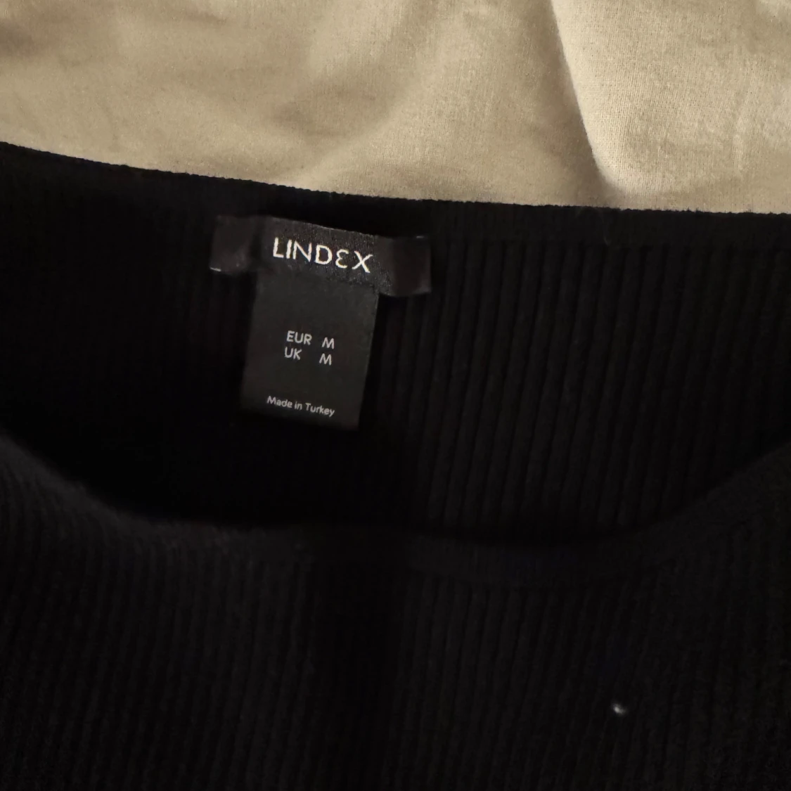 Svart ribbad topp från Lindex - 91