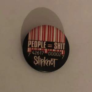 Slipknot pin köpt från bluefox, lyssnar inte på dem längre därför säljer jag den