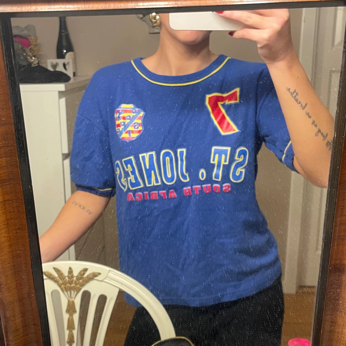 Blå t-shirt med St. Jones-tryck