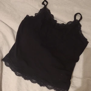 Spetslinne barn  - Säljer detta linnet jag köpte för 2 år sen för det har barq legat i en låda(stöttar it shein men visste it då att de var dåliga!!)Stl 10-11, aldrig använt endast provat hemma 