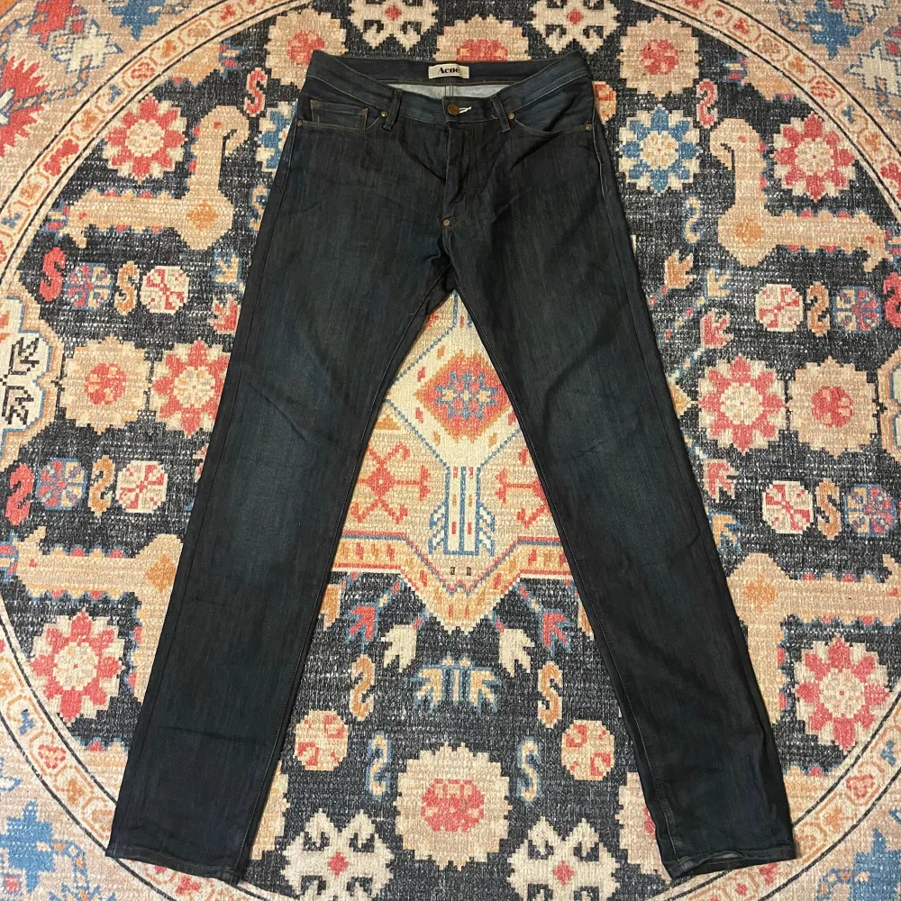 Riktigt snygga Acne Jeans i mycket bra skick. Storlek: 29 (midja), 32 (benlängd) Skriv vid frågor eller fler bilder. Jeans & Byxor.