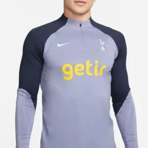 Tottenham träningströja - Tjena! Säljer nu min tottenham träningströja, då jag inte använder den längre. Har använt den Max 5 gånger. Den är i bra skick, då jag inte har använt den många gånger. Köpt för 950kr. Säljer den för 540kr. :)