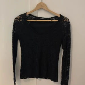 Spets topp - Långärmad spets topp, använd några gånger bara 