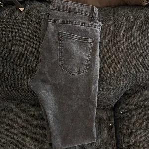 Låg midjade jeans - Lågmidjade bootcut jeans från shein 