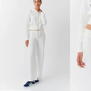 Byxor från Gina  - Färg; vit  Storlek: XXS Använda EN gång, säljer pga för små för mig. Inga fläckar/hål/märken. Helt nya använd en gång som sagt. 359kr originalpris. Mitt pris: 200kr. Skriv privat för bilder om du vill ha