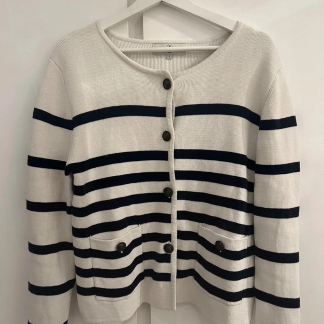 Randig stickad kofta - 90